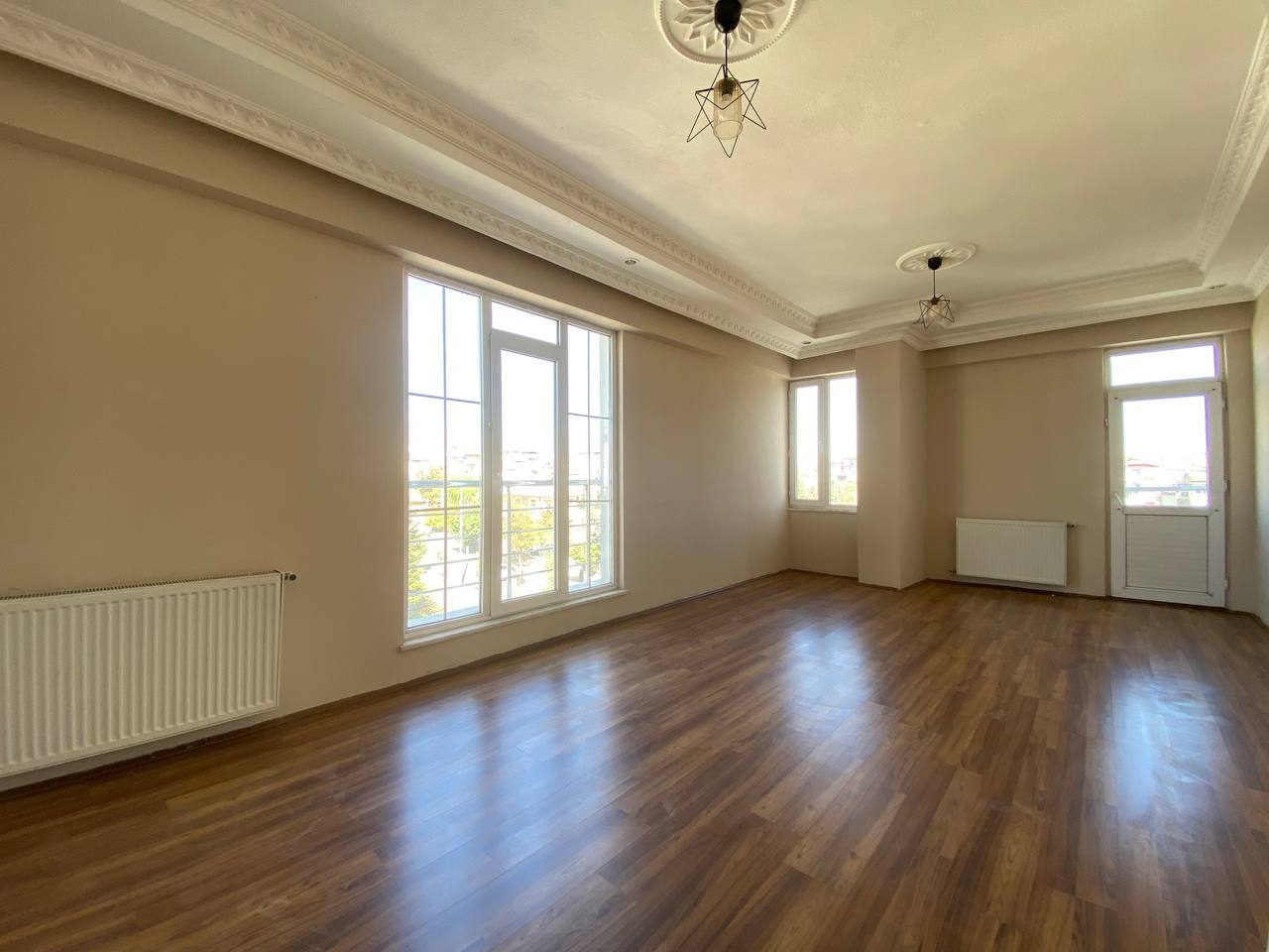 EMİNEVİME UYGUN, GENİŞ, BAKIMLI & MASRAFSIZ 3+1 FIRSAT DAİRE - 7