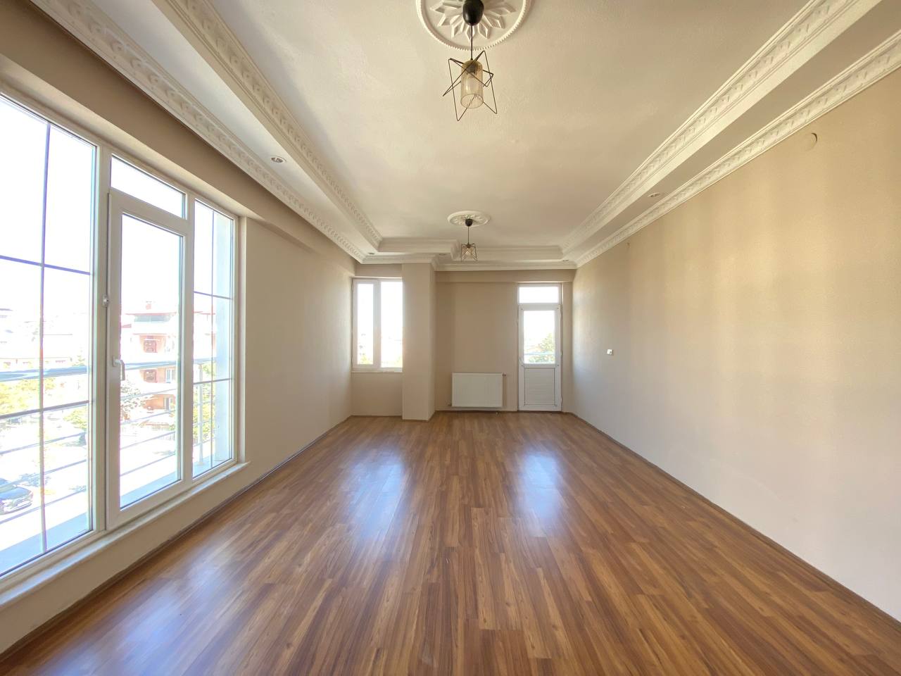 EMİNEVİME UYGUN, GENİŞ, BAKIMLI & MASRAFSIZ 3+1 FIRSAT DAİRE - 4