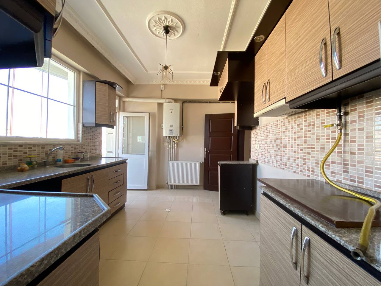 EMİNEVİME UYGUN, GENİŞ, BAKIMLI & MASRAFSIZ 3+1 FIRSAT DAİRE - 3