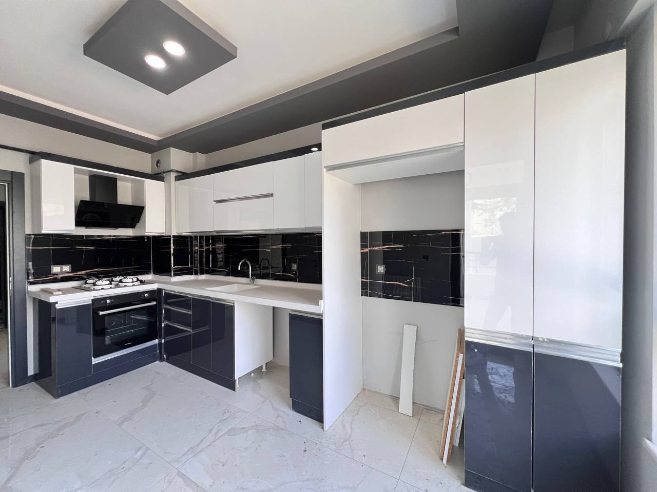 MERKEZDE SATILIK ANKASTRE ve KOMBİ HEDİYELİ, LÜKS 2+1 DAİRE - EMİNEVİME UYGUN