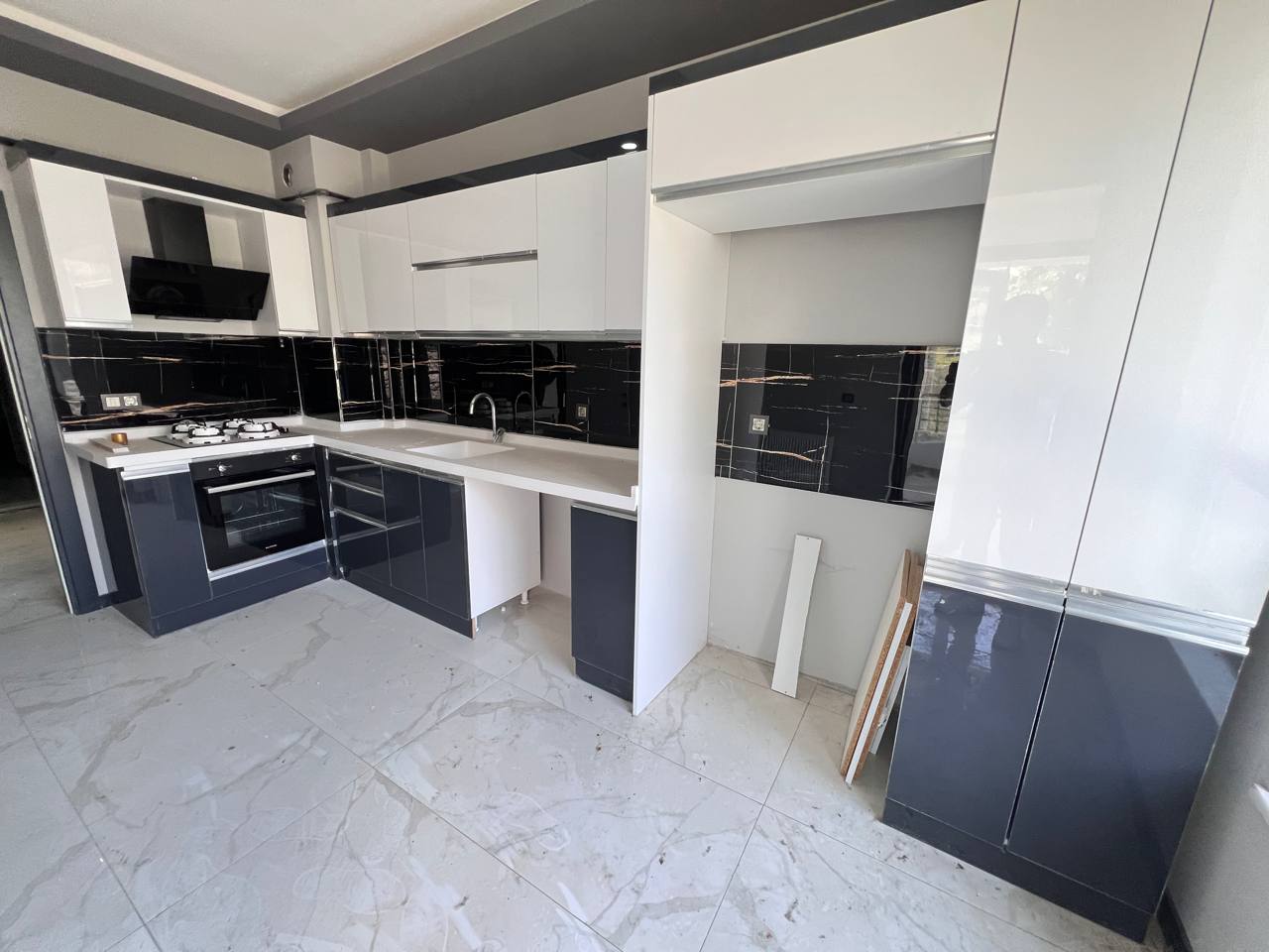 MERKEZDE SATILIK ANKASTRE ve KOMBİ HEDİYELİ, LÜKS 2+1 DAİRE - EMİNEVİME UYGUN - 4